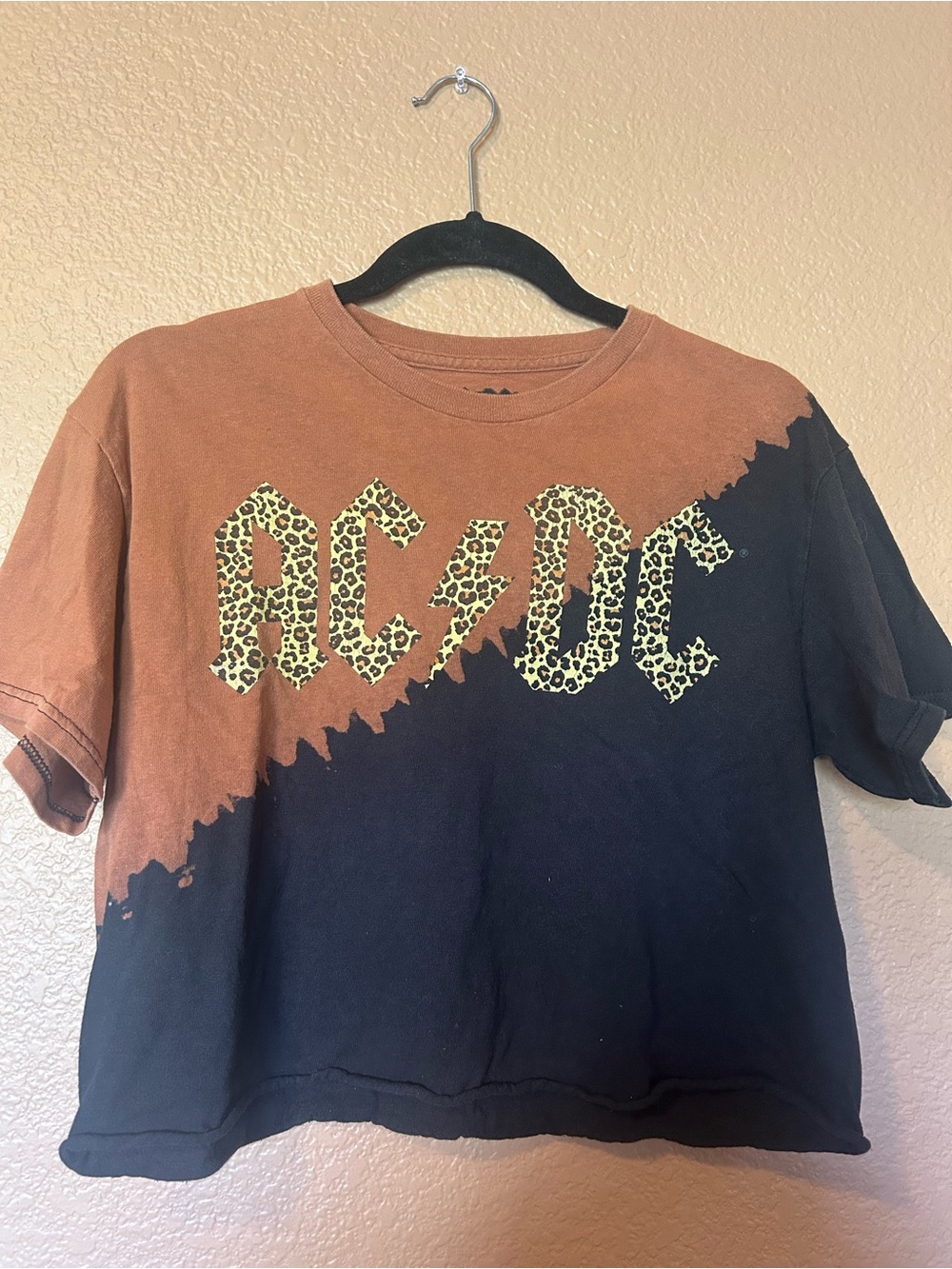 AC/DC Leopard Print Graphic cropped Band Tee